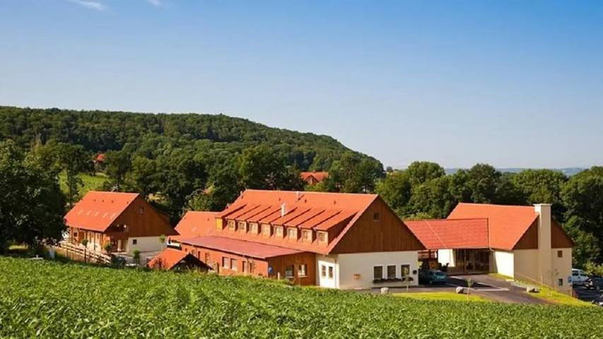 Hotel für 3 Personen, mit Sauna und Garten sowie Terrasse