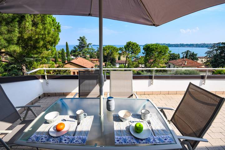 Ferienwohnung für 2 Personen, mit Terrasse und Seeblick in Gardone Riviera - 2