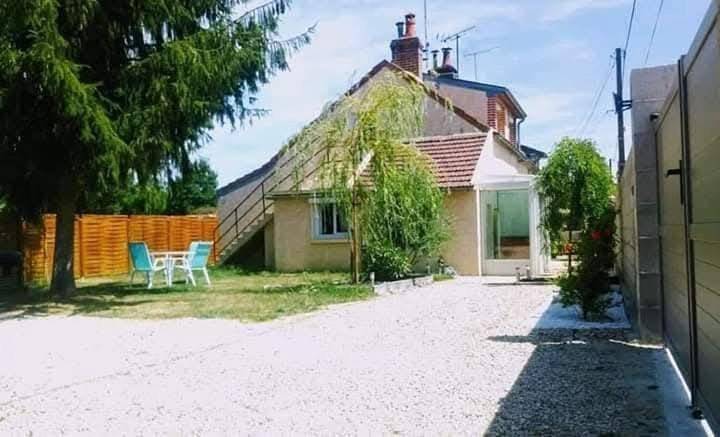 Location de vacances pour 6 personnes, avec jardin dans Breteau