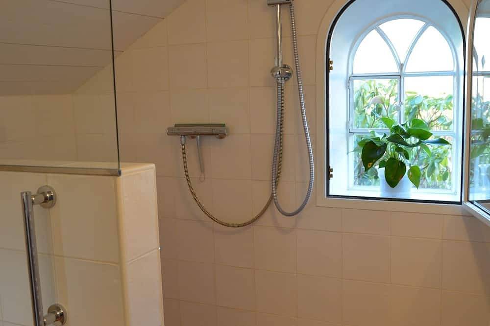 Fantastic thatched cottage with lake and sauna in Rodenäs, Nordfriesland