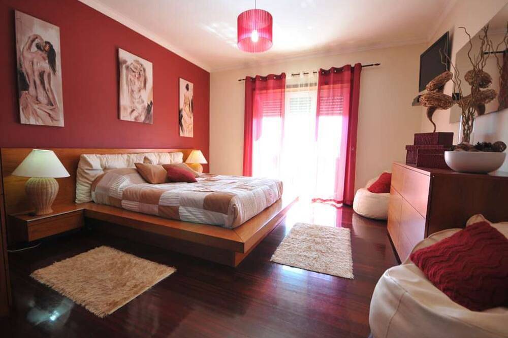 Quaint Esposende Villa | 5 Bedrooms | Villa Esposende Retreat | Fenced Private. in Esposende, Parque Natural do Litoral Norte