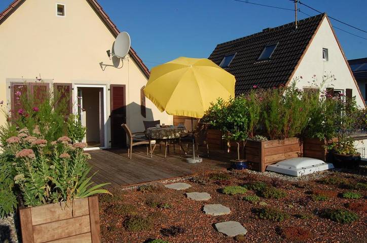 Ferienwohnung für 3 Personen, mit Balkon und Terrasse sowie Garten und Ausblick in Neustadt an der Weinstraße