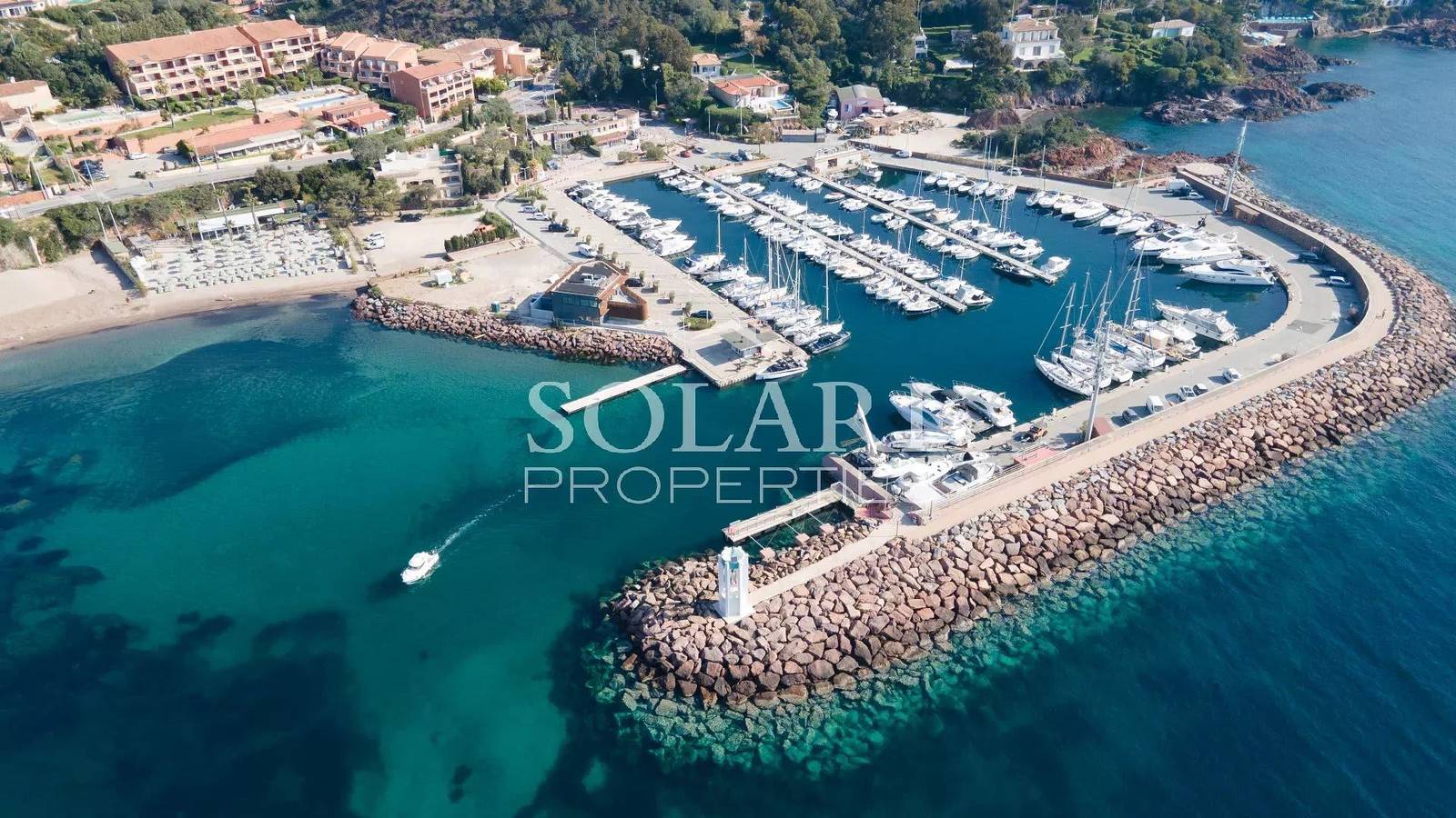 Ganze Wohnung, Ferienwohnung für 4 Personen mit Balkon/Terrasse in Théoule-sur-Mer, Massif de l'Esterel