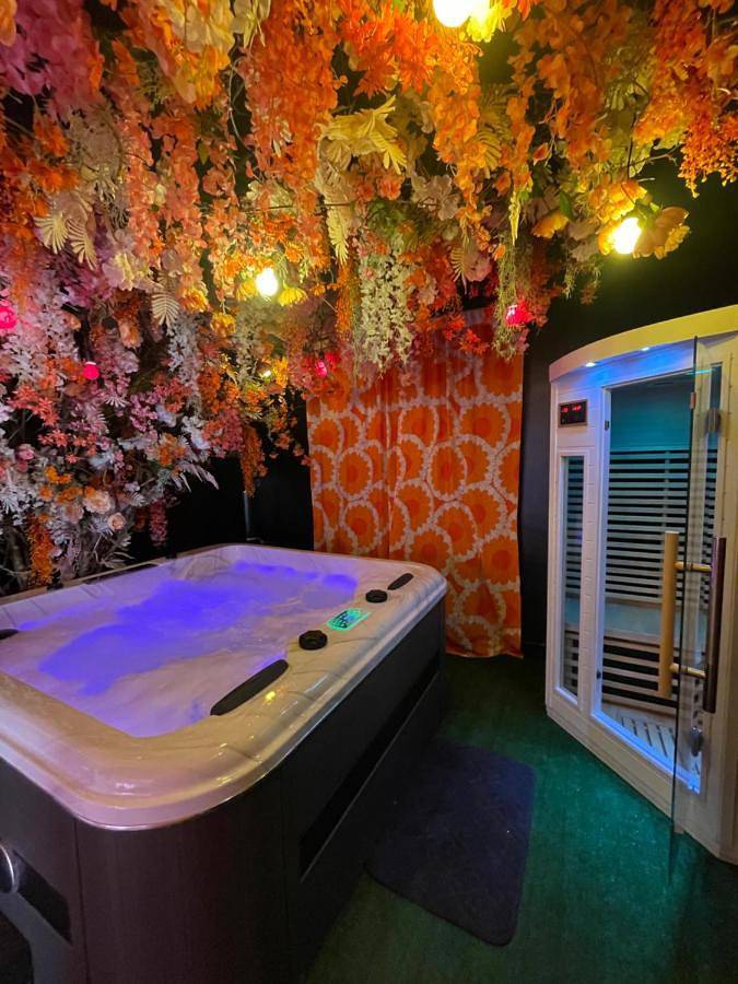 Location de vacances pour 4 personnes, avec Balcon et Jacuzzi ainsi que Terrasse et Jardin à Marolles (Loir-et-Cher)