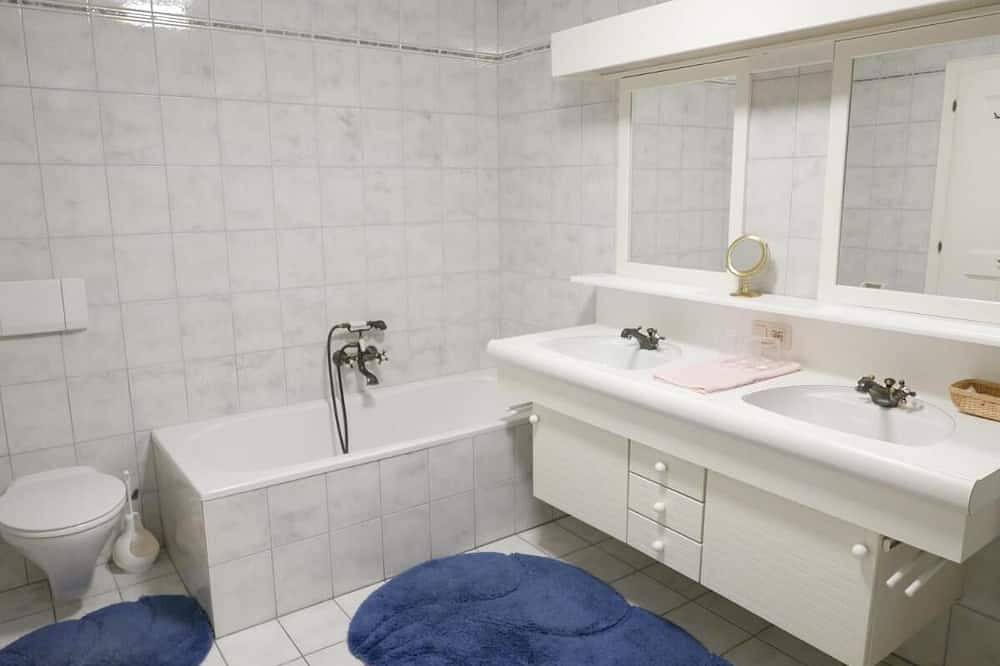 Stadthaus Franz Josef - Franz apartment for 4 to 6 people in Hallein near Salzburg in Göllstock, Hallein