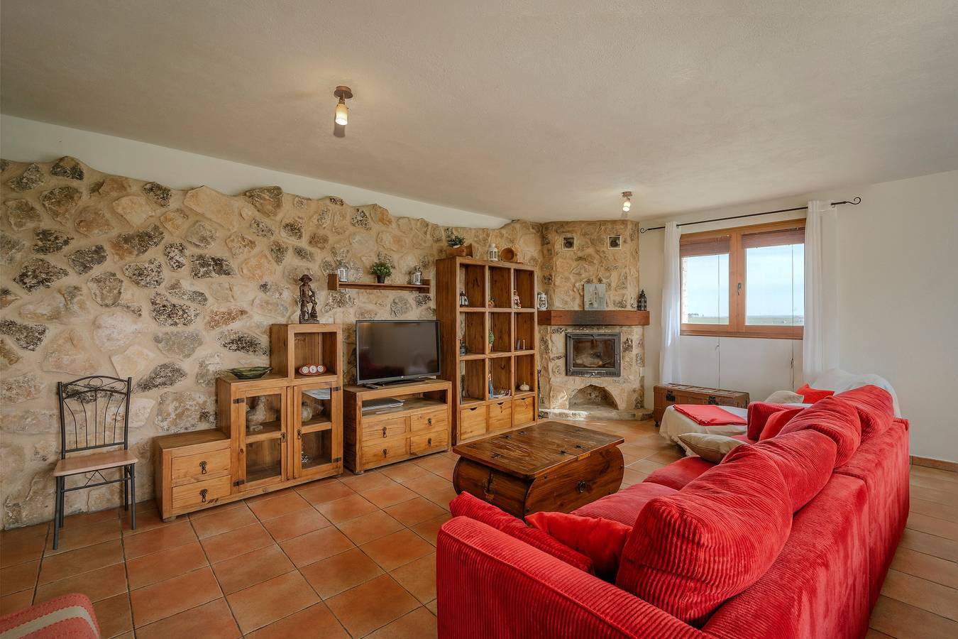 Casa de vacaciones 'La Alameda' , piscina privada, jardin, barbacoa y Wi-Fi in Marazuela, Provincia de Segovia