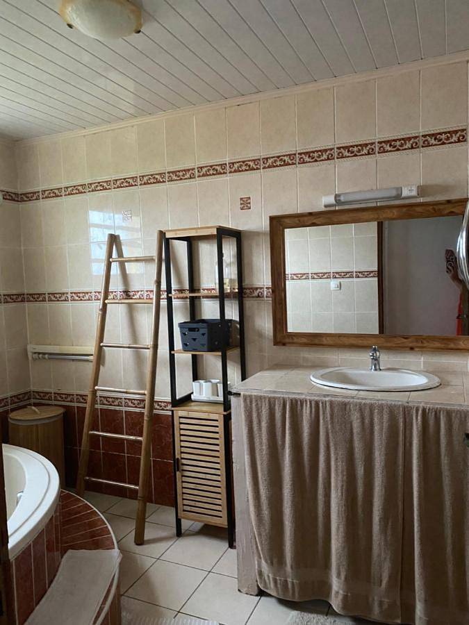 Location de vacances pour 10 personnes, avec terrasse ainsi que vue et jardin, adapté aux familles à La Plaine-des-Palmistes - 2