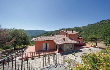 Vacation Rental for 15 Guests in Cortona, Arezzo Province, Picture 4
