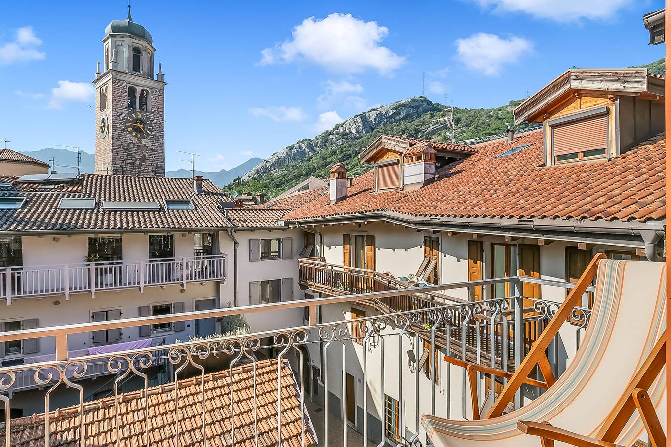 Entire apartment, Charming 1-Bed Apartment in Nago-Torbole with Balcony & Wi-Fi in Nago-Torbole, Garda Mountains