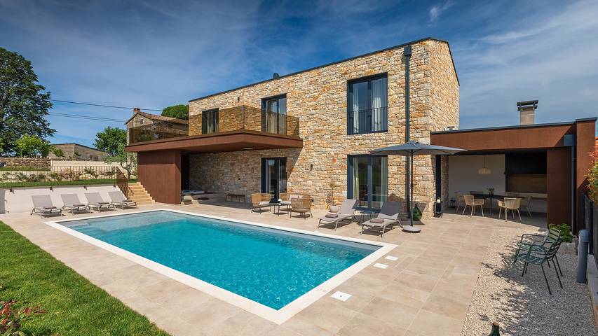 Ferienhaus für 6 Personen, mit Terrasse und Whirlpool sowie Garten und Sauna in Kastelir