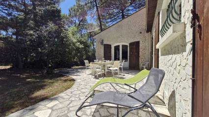 Location de vacances pour 8 personnes, avec jardin ainsi que terrasse et piscine dans Zoo La Palmyre