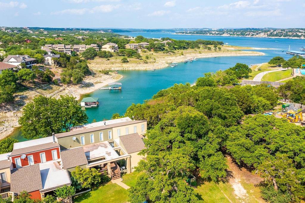 Incredible waterfront! Relaxing!- Swim & Fish, Pool Access in Lake Travis