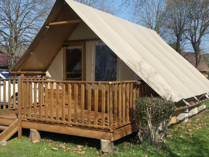 Location de vacances pour 4 personnes, avec terrasse et vue sur le lac, animaux acceptés dans Lac de Saint-Point Lamartine
