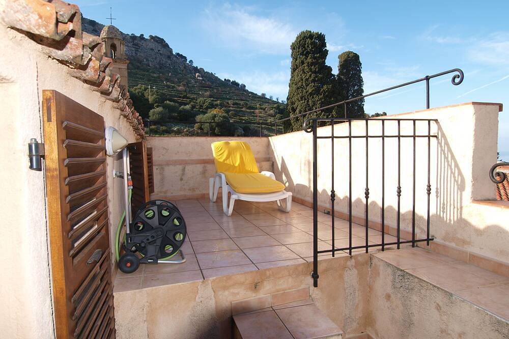 Casa de pueblo a 5 km de Ile Rousse in L'Île-Rousse, Region de Calvi