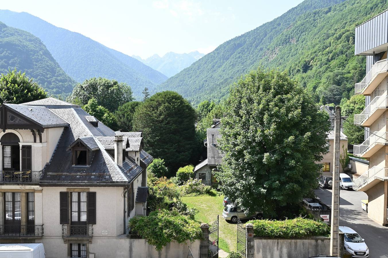 Ganze Wohnung, Appartement 'L'Encatador - Bagnères-de-Luchon' mit Bergblick in Luchon-Superbagnères, Bagnères-de-Luchon
