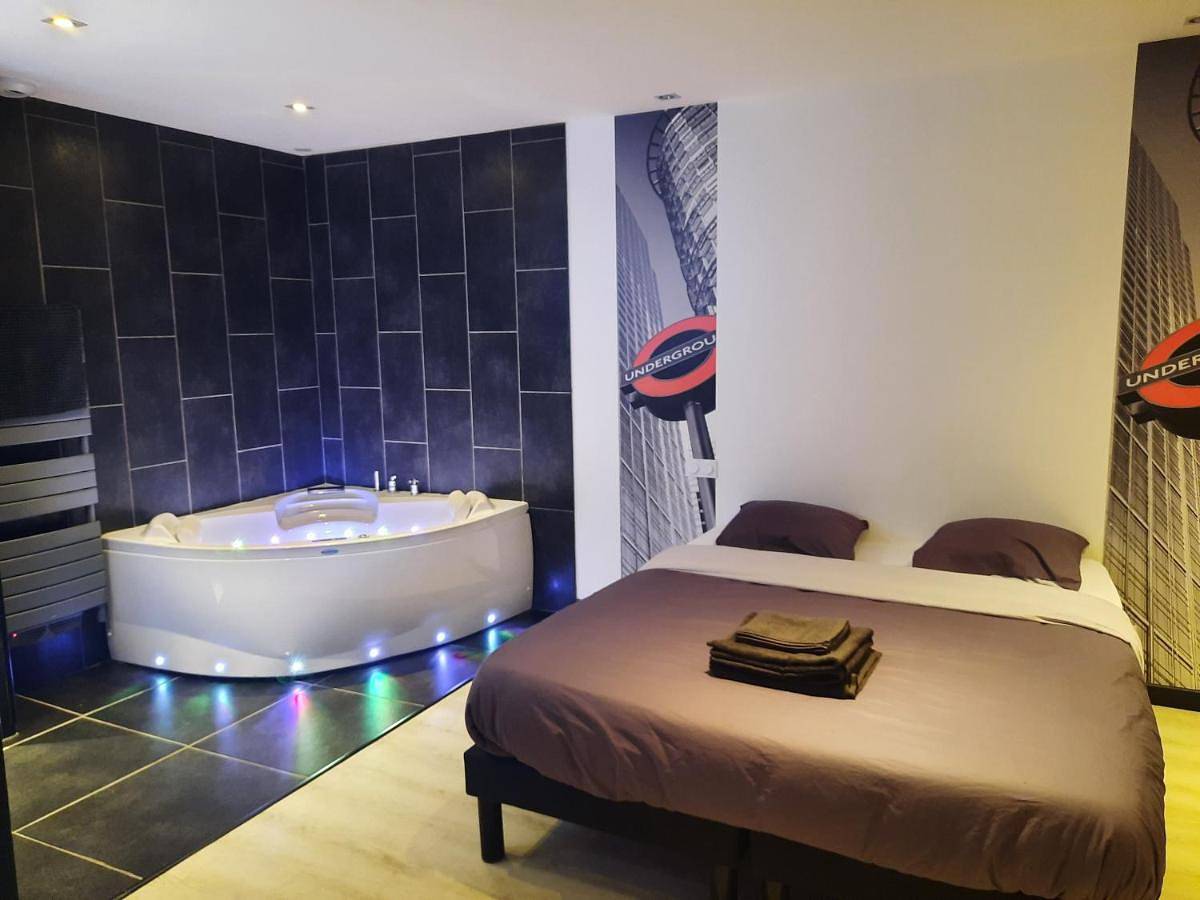 Appartement entier, Appartement 90m2 design, jacuzzi, billard... in Vitré, Fougères-Vitré