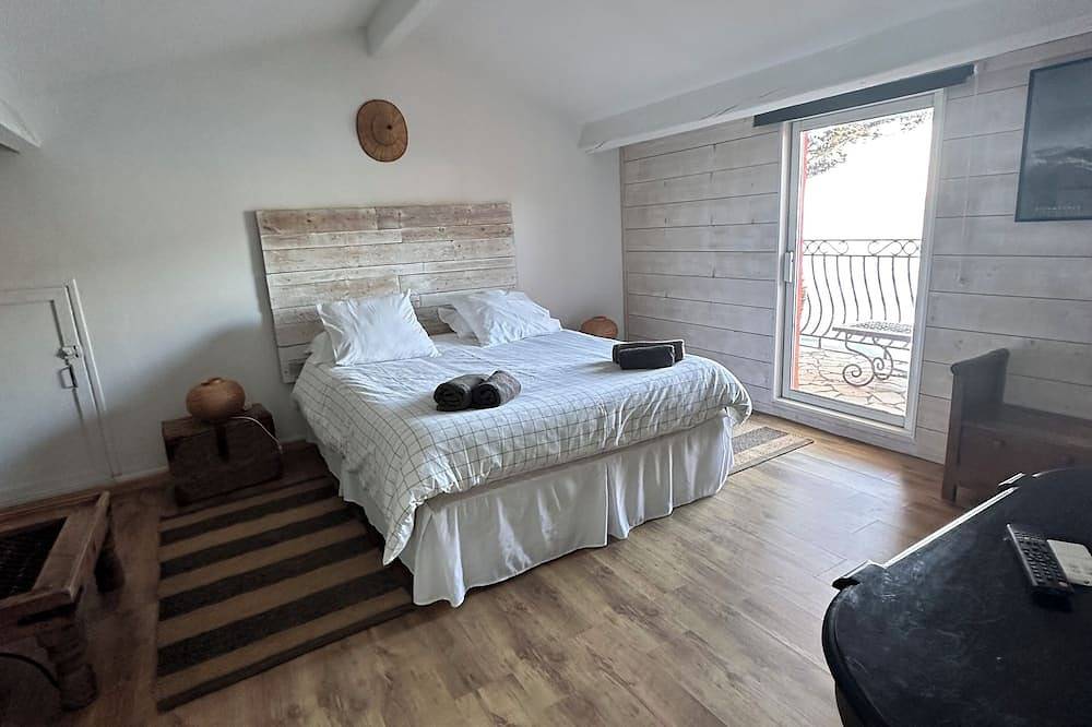 Rare! This summer, enjoy a \"Waterfront\" family home in Sagone... in Sagone, Coggia