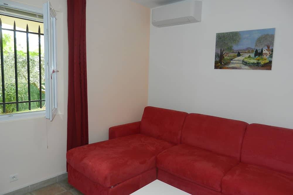Entire apartment, Between Sea And Mountain Charming Ground Floor - in Draguignan, Draguignan region