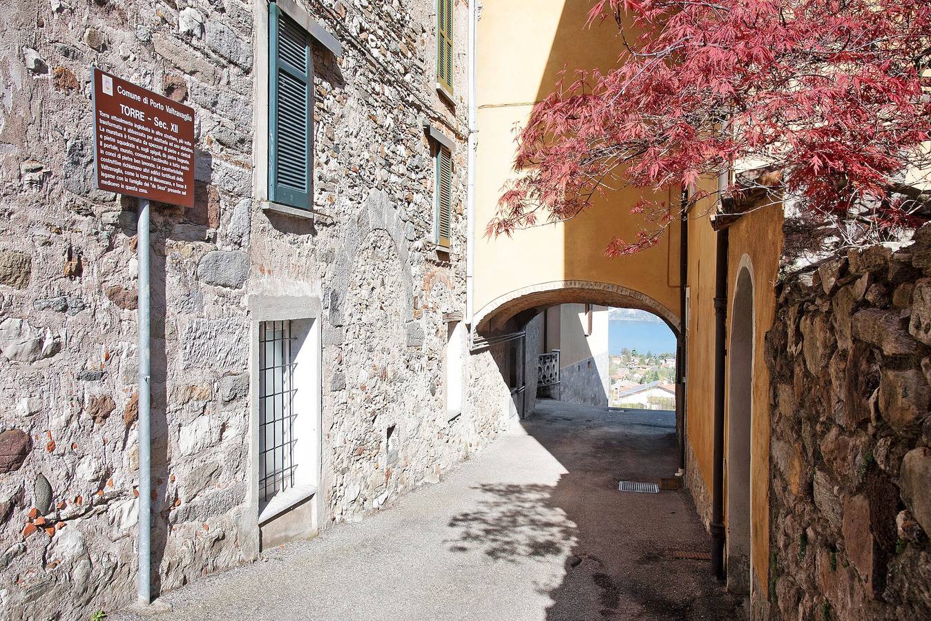 Entire apartment, Pet-Friendly Apartment 'La Vecchia Torre' with Garden & Wi-Fi in Porto Valtravaglia, Lago Maggiore (Lombardy)
