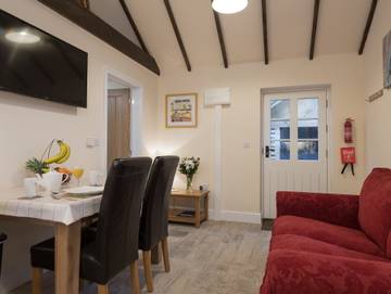 Log Cabin for 2 People in Lincolnshire, Midlands, Photo 3