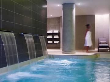 Hôtel pour 2 personnes, avec terrasse et sauna à Tremblay-en-France