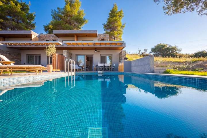 Ferienhaus für 4 Personen, mit Balkon und Terrasse sowie Garten und Pool