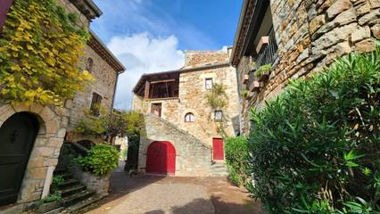 Gîte pour 8 personnes, avec terrasse à Vinezac
