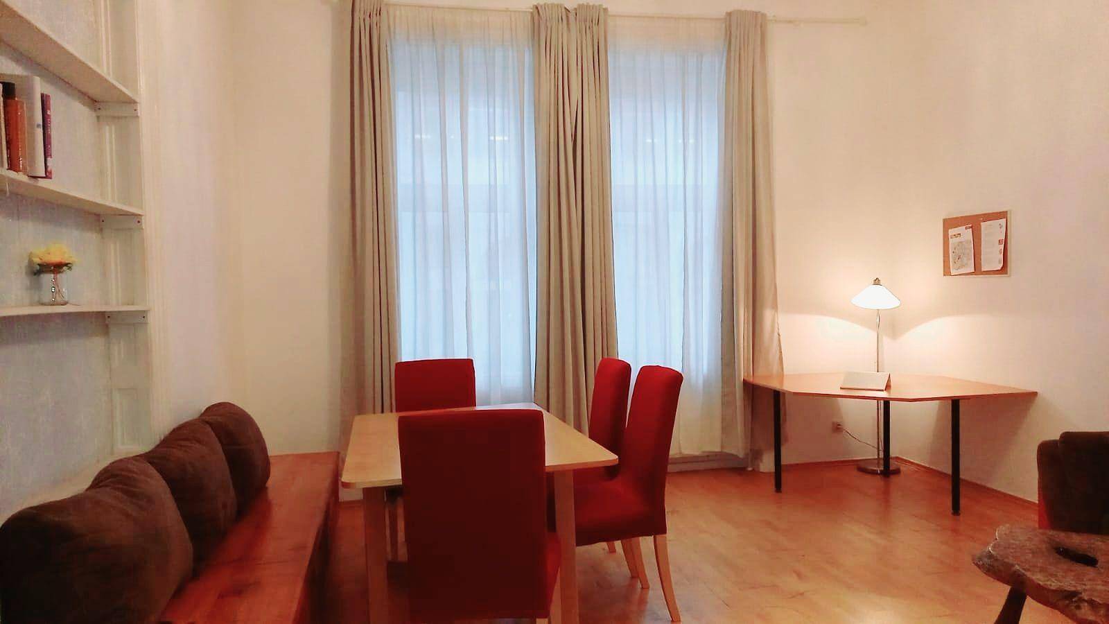 Ganze Ferienwohnung, 81m2 optimal f Miete bis max. 6 Mon. direkt bei U6 in Wien, Wienerwald