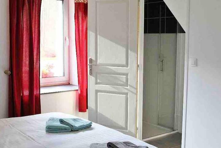 Location de vacances pour 15 personnes, avec piscine ainsi que jardin et jacuzzi, animaux acceptés à Les Hautes-Rivières - 2