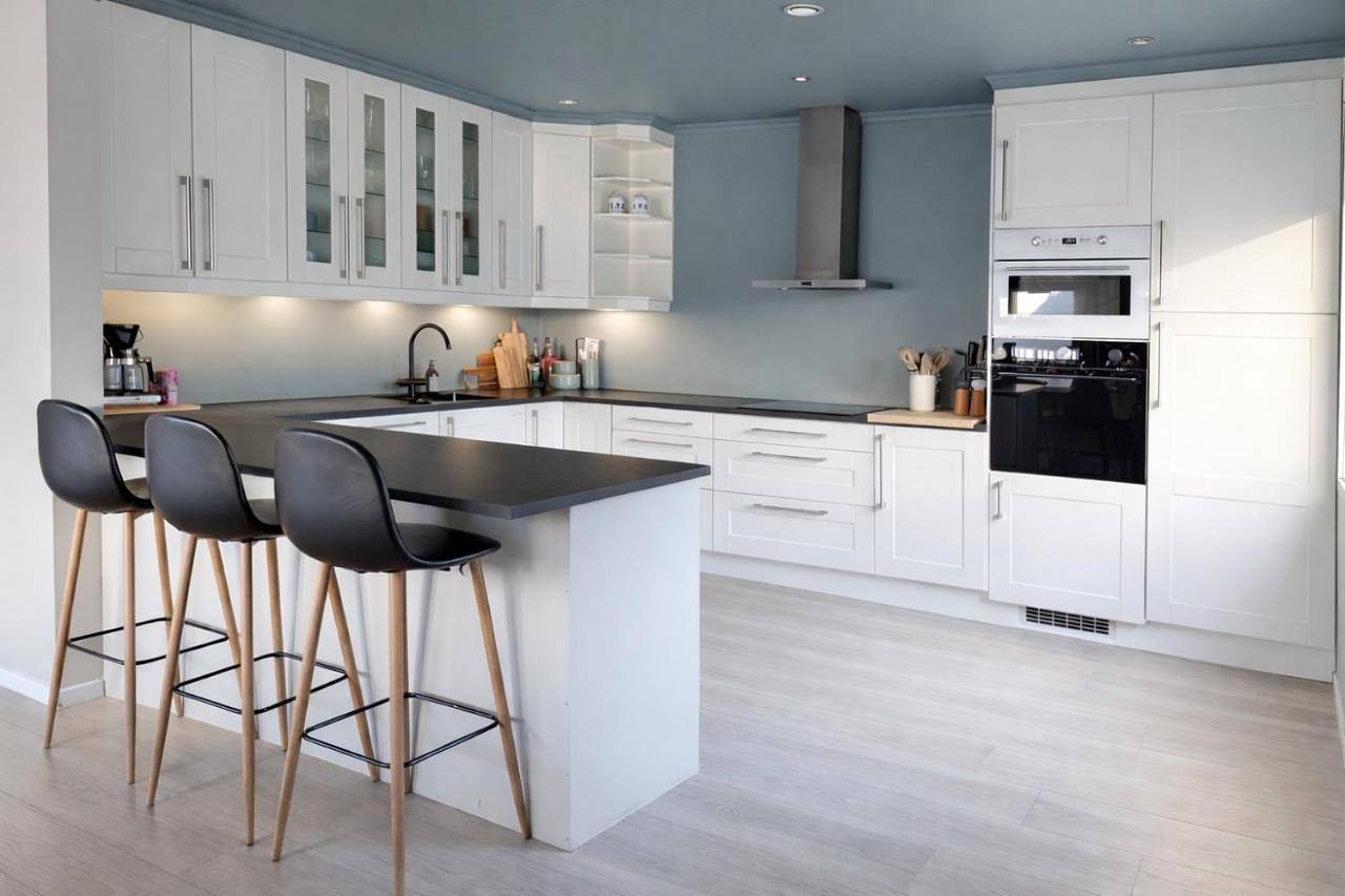 Scenic fjord home with terrace, minutes from Pulpit Rock in Strand (Rogaland)