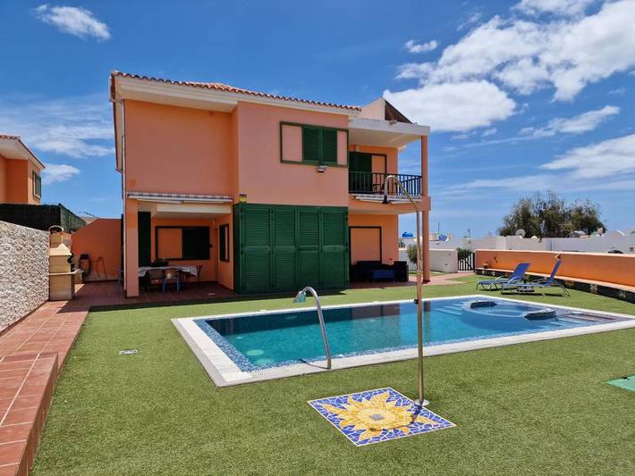 Apartamento para 4 personas, con Balcón y Jacuzzi además de Terraza y Jardín en Tarajalejo
