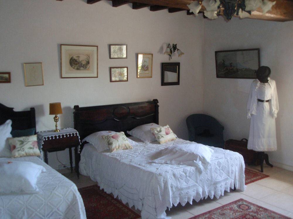 Chambres d'hôtes Le Vieroz Blanc - Chambre bleue in La Chapelle-de-Surieu, Région de Vienne