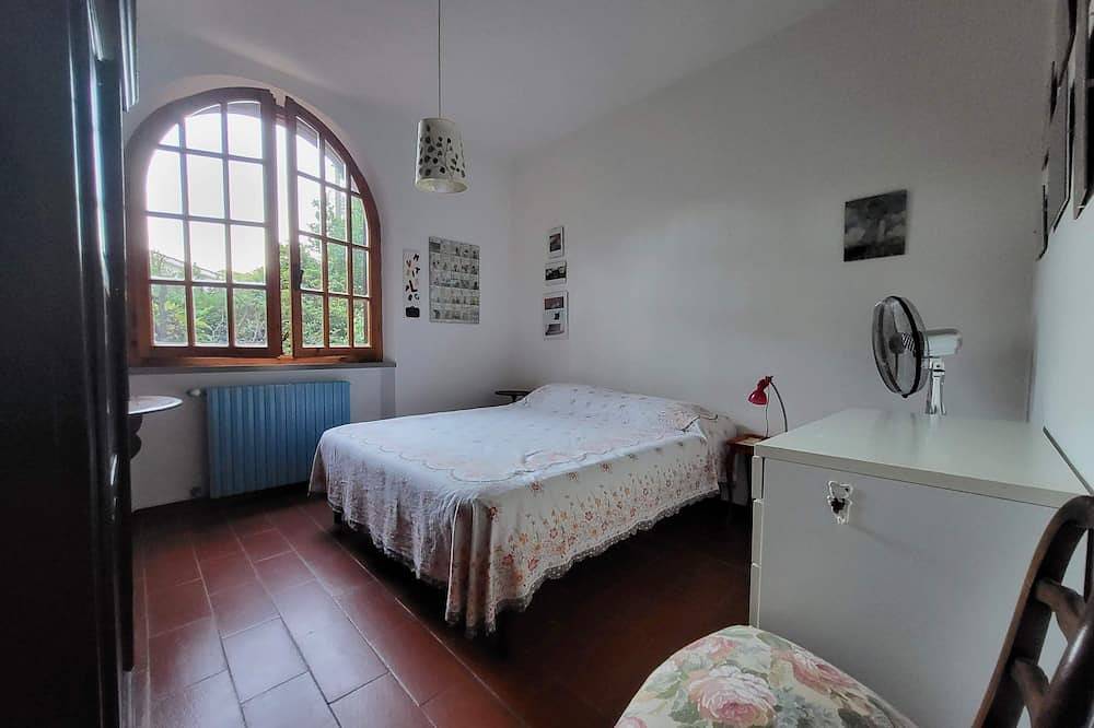 Peaceful 3Bdr in the woods - 15-20min walk to the beach in Livorno, Costa Etrusca
