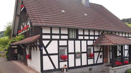 Ferienwohnung für 3 Personen, mit Terrasse und Balkon/Terrasse, mit Haustier in Attendorn