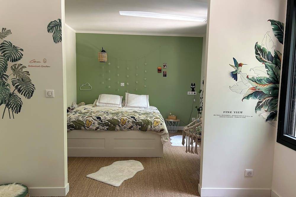 Quiet house not overlooked, air-conditioned on wooded and enclosed grounds - Parking. in Rochefort-du-Gard, Region de Nimes