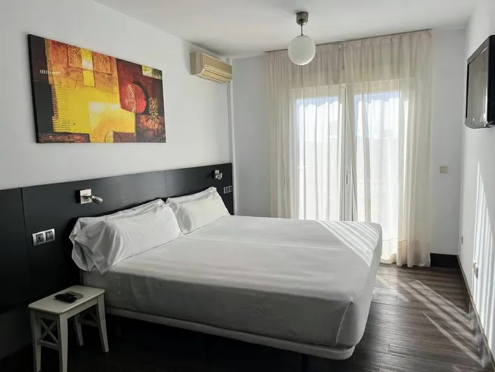 Hotel para 3 personas, con jardín y vistas - 1
