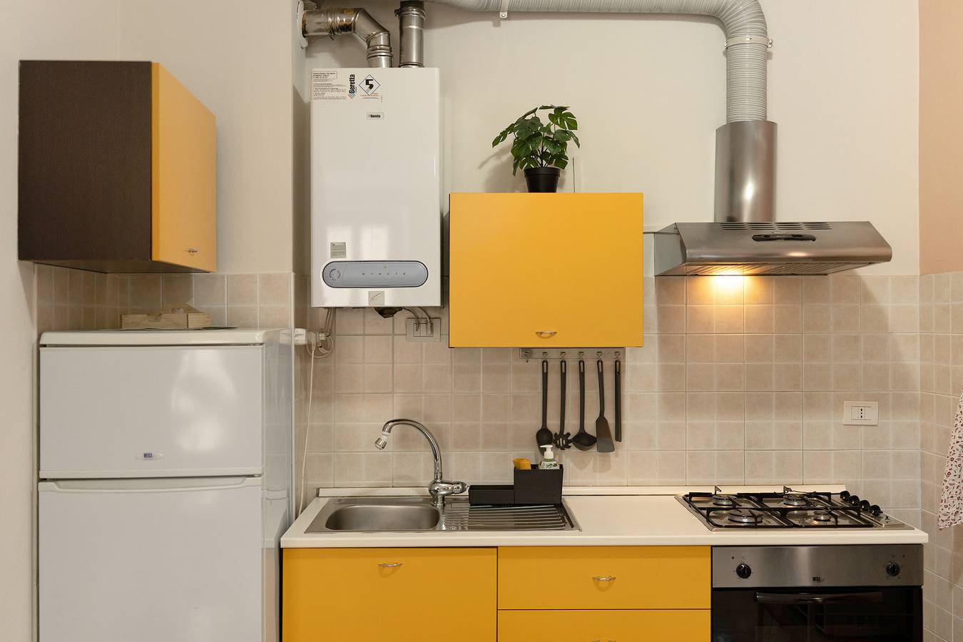 Apartamento entero, Apartamento 'Garibaldi 26' con vistas a la montaña, balcón y Wi-Fi in Stresa, Comune di Stresa