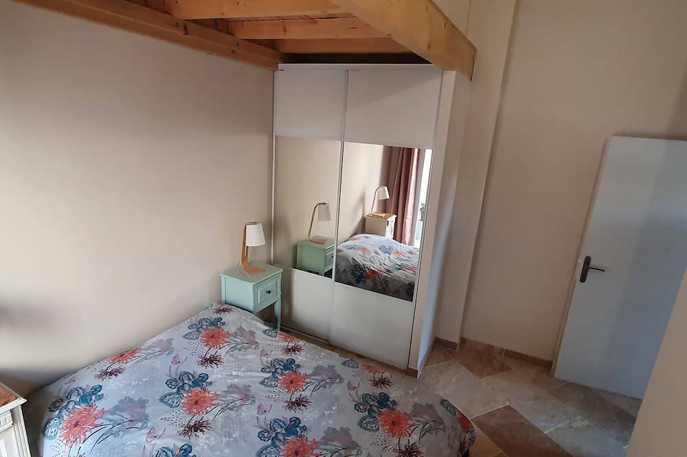 Quiet, air-conditioned Provencal house. in Uchaux, Vaucluse