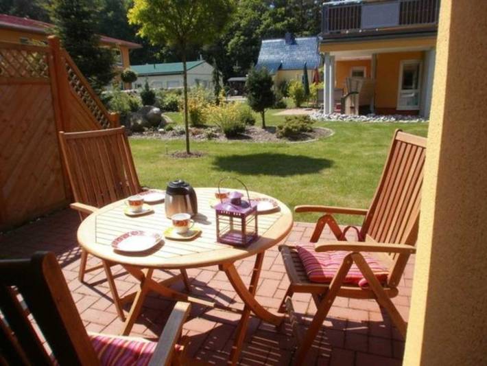 Bungalow für 4 Personen, mit Terrasse und Garten in Zempin