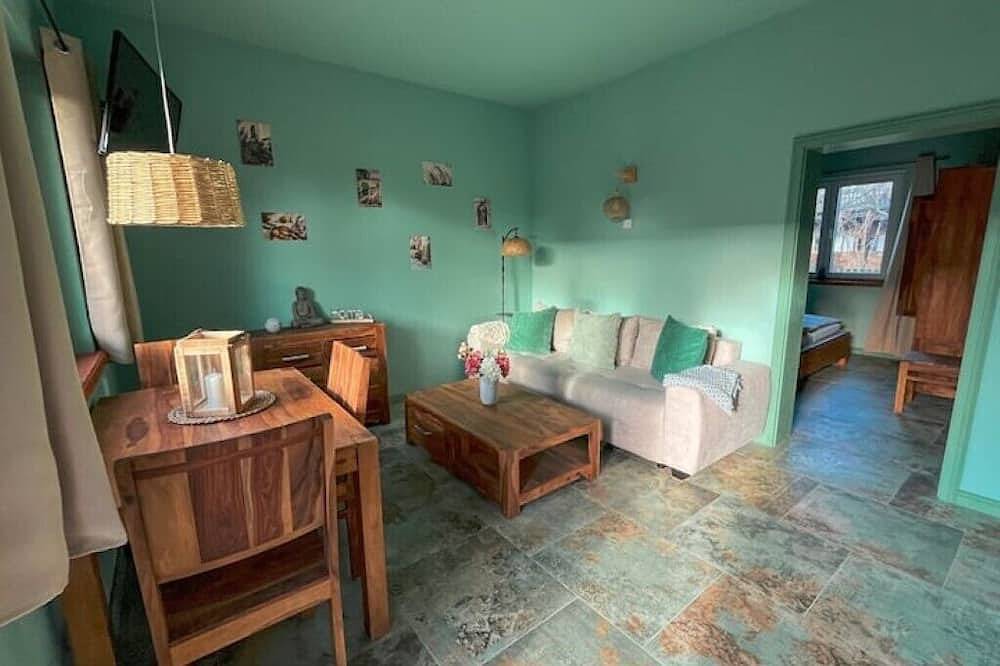 Ganze Wohnung, Ferienwohnung im Spargeldorf Schäpe mit großer Südwest Terrasse in Beelitz, Mittelmark