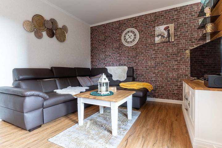 Ganze Wohnung, Auszeit an der Nordsee - Frisch sanierte FeWo mit Terrasse in Westerdeichstrich in Westerdeichstrich, Kreis Dithmarschen