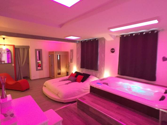 Gîte pour 2 personnes, avec Balcon et Jacuzzi ainsi que Terrasse et Jardin dans Moisenay