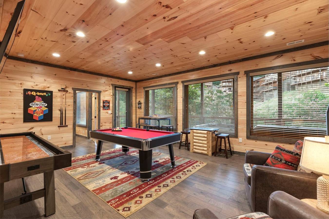 Entire studio, Luxury Brand New Cabin 5b 5.5ba w/Arcade,Theater in Sevier County