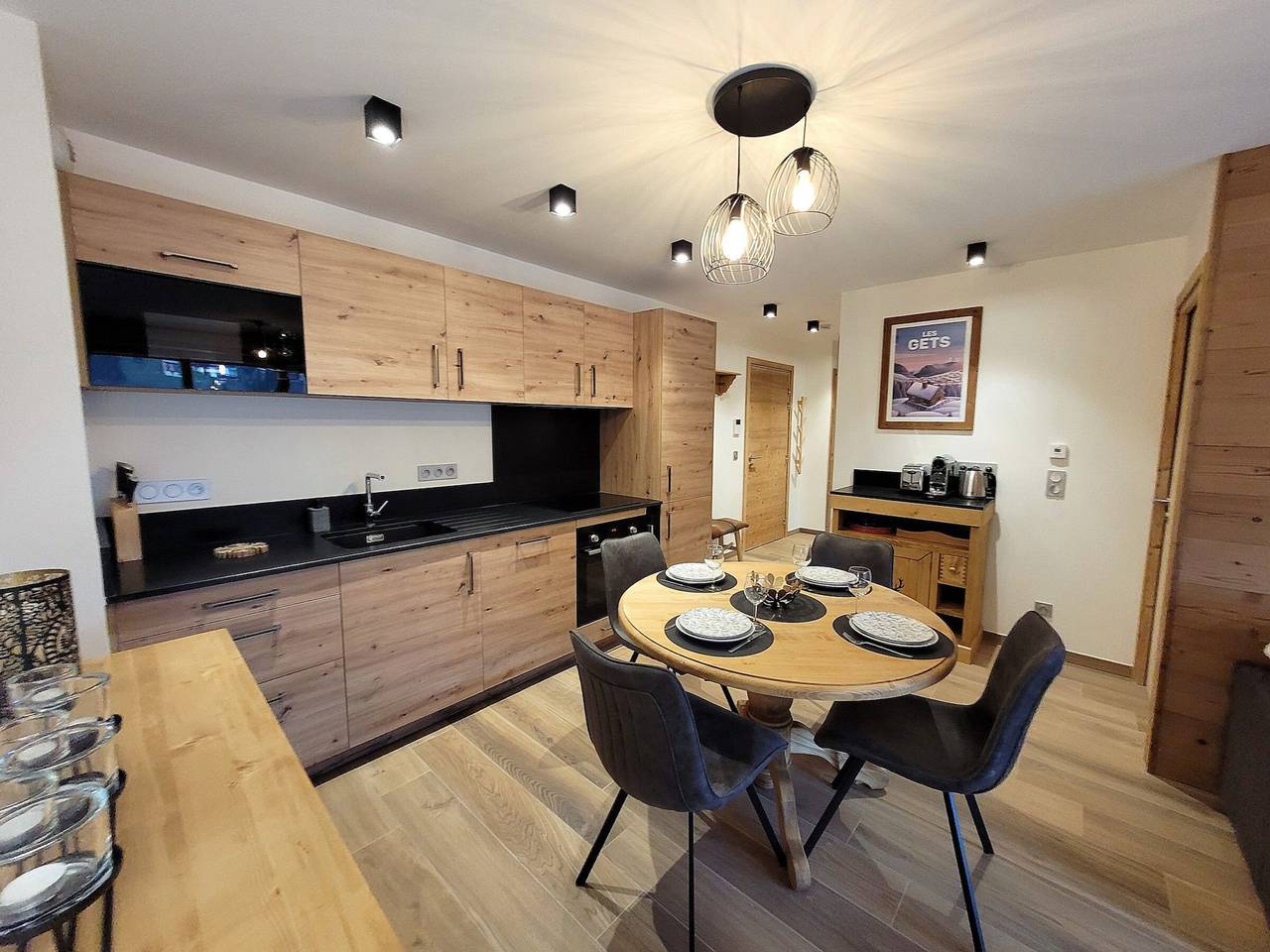 Appartement entier, Appartement 4* avec 2 suites, balcon, garage, accès rapide aux pistes, Wifi in Les Gets, Les Portes du Soleil