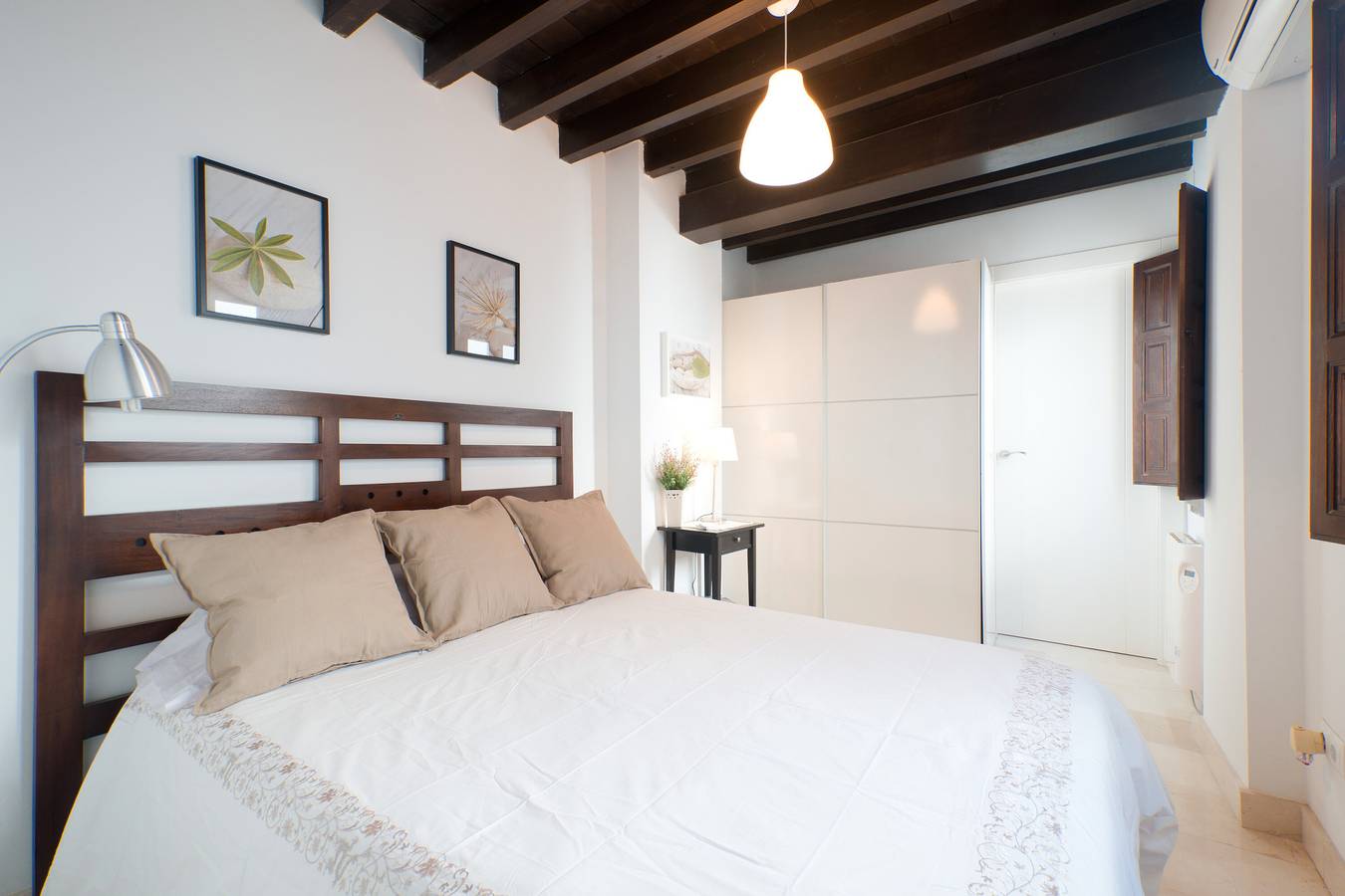 Hel lejlighed, Apartment 'Lovegranada Centro Ático Montalban' with Private Terrace, Wi-Fi and Air Conditioning in Centro-Sagrario, Granada