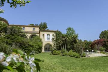 Maison De Vacances pour 8 Personnes dans Mallemort, Région d'Arles, Photo 3