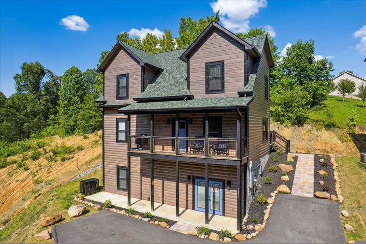 Vacation rental for 12 people, with pool and balcony in Dollywood