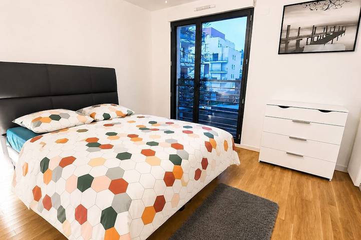 Appartement entier, Elegancia Rueil, 1-3 guests. + Parking in Rueil-Malmaison, Hauts-de-Seine