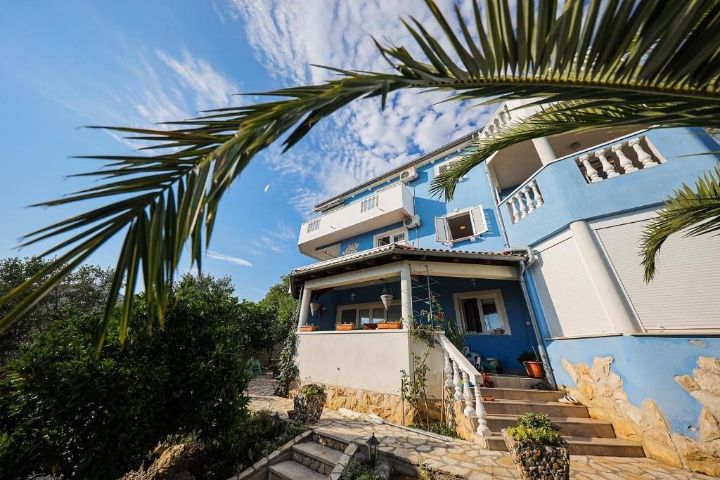 Ganze Wohnung, 1-Zimmer-Ferienwohnung mit Terrasse und Meerblick Kozino, Zadar A-25190-c in Strand Kožino, Zadar (Kommun)
