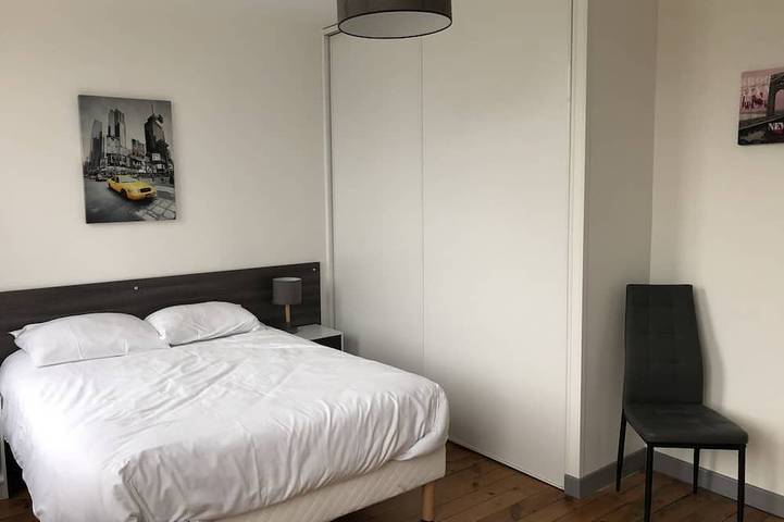 Gîte pour 6 personnes, avec terrasse ainsi que jardin et piscine à Givet (homonymie) - 2